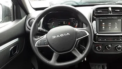 Metallic Gebraucht 2023 Dacia Spring Essentiel Kleinwagen | 12.990 € (Fairer Preis)