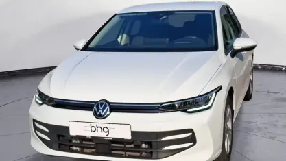 Gebraucht VW Golf VIII Life 116 PS (85 kW) 2025 Weiß Limousine