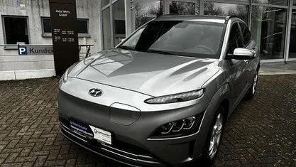 Gebraucht Hyundai Kona Trend 150 kW (204 PS) 2021 Shimmering silver SUV