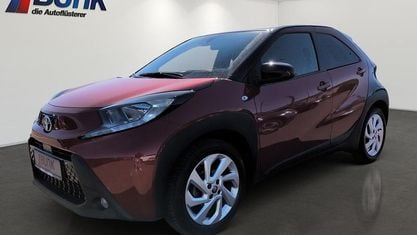 Używany Toyota Aygo X Design 72 KM (52 kW) 2022 Czerwony SUV