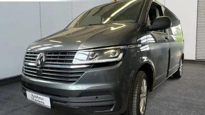 Gebraucht VW Multivan Trendline 150 PS (110 kW) 2022 Grau Van / Kleinbus