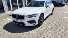 Crystal white pearl / metallic Gebraucht 2024 Volvo V60 Core Kombi | 39.990 € (Fairer Preis)