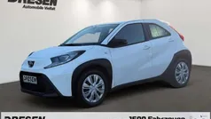 Pure) white ii (weiss Gebraucht 2022 Toyota Aygo X-play Kleinwagen | 13.880 € (Fairer Preis)