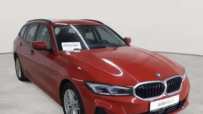 Gebraucht BMW 320e Comfort Edition 204 PS (150 kW) 2022 Melbourne rot metallic Kombi