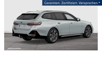 Gebraucht BMW 550e M Sport 489 PS (359 kW) 2025 Grau Kombi