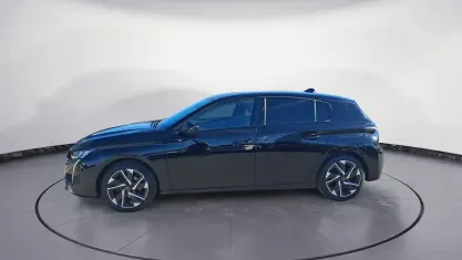 Używany Peugeot 308 Allure 131 KM (96 kW) 2024 Czarny Sedan/Limuzyna