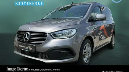 Gebraucht 2023 Mercedes T180 Style Van / Kleinbus | 26.790 € (Fairer Preis)