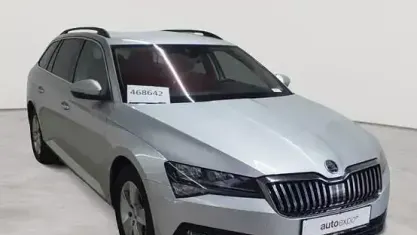 Gebraucht Skoda Superb Ambition 150 PS (110 kW) 2023 Silber metallic Kombi