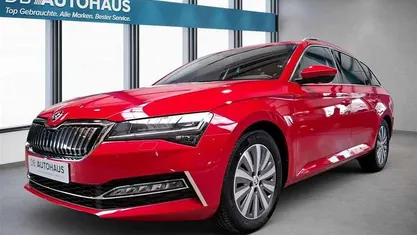 Rot Gebraucht 2021 Skoda Superb Style Kombi | 20.890 € (Superpreis)
