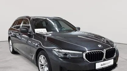 Gebraucht BMW 520 Sport Line 190 PS (139 kW) 2023 Sophistograu brillanteffekt metallic Kombi