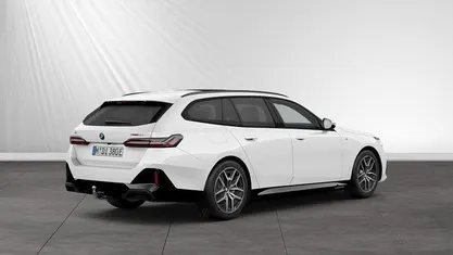 Gebraucht BMW i5 M Sport 250 kW (340 PS) 2024 Alpinweiss Kombi