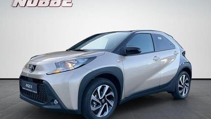 Nieuw Toyota Aygo X Team 72 PK (52 kW) 2025 Rood SUV