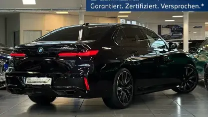 Gebraucht BMW M760e Sport Line 571 PS (419 kW) 2024 Carbonschwarz Limousine