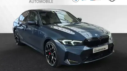 Gebraucht BMW 330e M Sport 292 PS (214 kW) 2025 Arctic race blue metallic Limousine