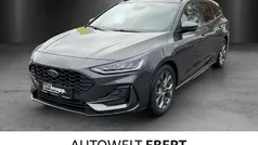 Magneticgrau () Gebraucht 2023 Ford Focus ST-Line X Kombi | 27.440 € (Fairer Preis)