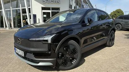 Schwarz Gebraucht 2025 Volvo EX30 CC Performance Limousine | 46.500 € (Superpreis)