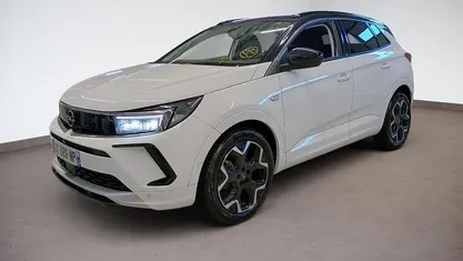Jade weiss/arktis weiss Gebraucht 2023 Opel Grandland X Elegance SUV | 21.950 € (Fairer Preis)