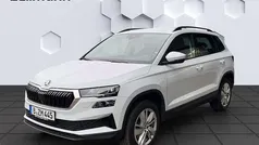Weiss Gebraucht 2024 Skoda Karoq Selection SUV | 28.940 € (Guter Preis)