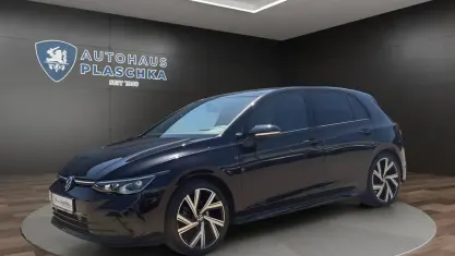 Gebraucht VW Golf VIII R-line 150 PS (110 kW) 2023 Deep black perleffekt (schwarz) Limousine