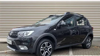Schwarz Gebraucht 2020 Dacia Sandero Celebration Limousine | 11.490 € (Fairer Preis)