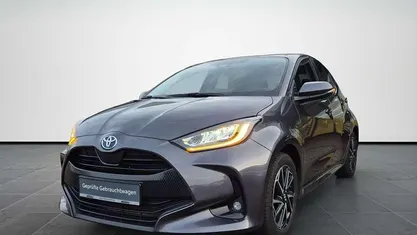 Marlingrau metallic Gebraucht 2023 Toyota Yaris Hybrid Comfort Kleinwagen | 21.480 € (Fairer Preis)