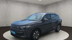 Delfingrau metallic Gebraucht 2024 VW Tiguan Life SUV | 36.300 € (Fairer Preis)