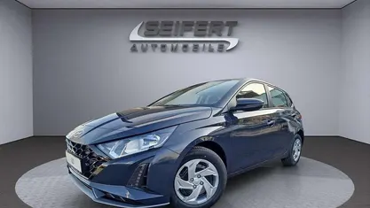 Aurora grey Neu 2025 Hyundai i20 Select Limousine | 20.550 € (Fairer Preis)