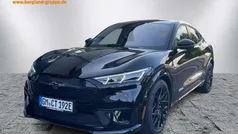 Lackierung metallic "absolute black" schwarz Gebraucht 2024 Ford Mustang Mach-E GT SUV | 52.990 € (Fairer Preis)