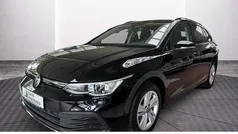 Deep black paerleffekt (metallic) Gebraucht 2024 VW Golf VIII Life Kombi | 26.869 € (Fairer Preis)