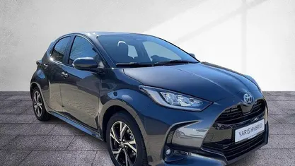 Grau Neu 2025 Toyota Yaris Hybrid Comfort Limousine | 25.690 € (Fairer Preis)