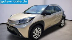 Beige Gebraucht 2023 Toyota Aygo Pulse Kleinwagen | 15.490 € (Fairer Preis)