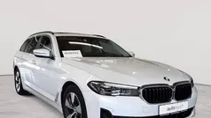 Mineralweiß metallic Gebraucht 2021 BMW 520 Sport Line Kombi | 25.790 € (Superpreis)