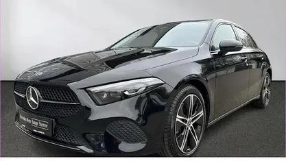 Gebraucht Mercedes A200 Progressive 163 PS (119 kW) 2024 Lack kosmosschwarz Limousine