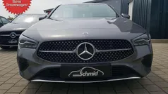 Grau Gebraucht 2024 Mercedes CLA200 Limousine | 34.444 € (Fairer Preis)
