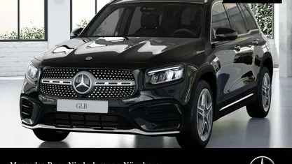 Grau Gebraucht 2025 Mercedes GLB220 AMG SUV | 49.900 €