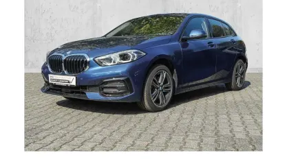 Gebraucht BMW 118 Shadowline 136 PS (100 kW) 2024 Phytonicblau Limousine