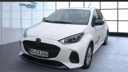 Lunar white Gebraucht 2024 Mazda 2 Center-Line Limousine | 20.590 € (Fairer Preis)