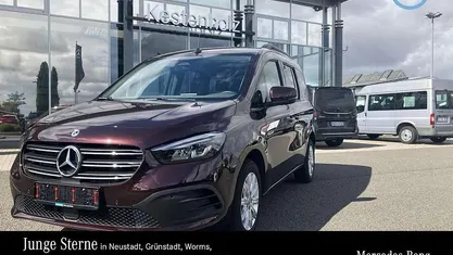 Rubellitrot Gebraucht 2024 Mercedes T180 Progressive Van / Kleinbus | 27.790 € (Fairer Preis)