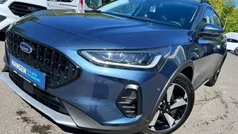 Chromablau metallic (hellblau) Gebraucht 2024 Ford Focus Active X Limousine | 27.700 € (Fairer Preis)