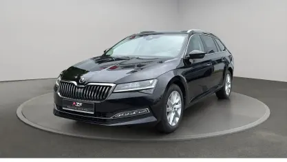 Gebraucht Skoda Superb Style 200 PS (147 kW) 2023 Blackmagic perleffekt Kombi