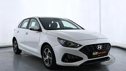 Gebraucht Hyundai i30 Select 120 PS (88 kW) 2023 Weiß Limousine