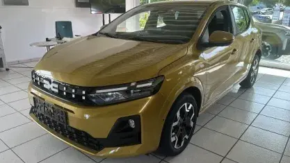 Neu Dacia Sandero Comfort 101 PS (74 kW) 2025 Amber yellow Limousine