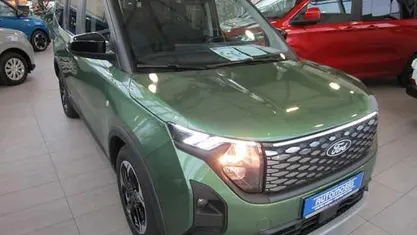 Grün Neu 2025 Ford Tourneo Courier Active Van / Kleinbus | 39.450 €