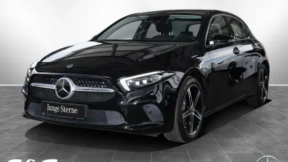 Gebraucht Mercedes A200 Progressive 163 PS (119 kW) 2022 Kosmosschwarz metallic Limousine