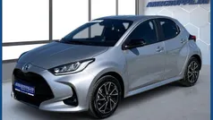 Shimmering silber met Gebraucht 2024 Toyota Yaris Hybrid Kleinwagen | 22.390 € (Fairer Preis)