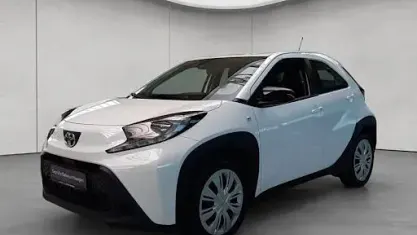 Gebraucht Toyota Aygo X X-play 72 PS (52 kW) 2023 Schneeweiß SUV