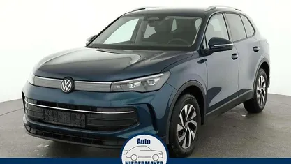 Cipressinogrün metallic Neu 2025 VW Tiguan Life SUV | 37.995 € (Superpreis)