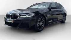 Black sapphire metallic Gebraucht 2022 BMW 530 M Sport Kombi | 42.990 € (Fairer Preis)