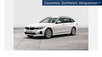 Weiß Gebraucht 2022 BMW 330e Shadowline Kombi | 28.890 € (Fairer Preis)
