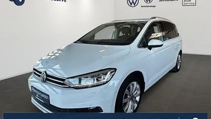 Gebraucht VW Touran Highline 150 PS (110 kW) 2022 Pure white Van / Kleinbus